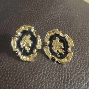 VTG Gold Tone Roman Cameo Black Enamel Scalloped Post Earrings Women Classical